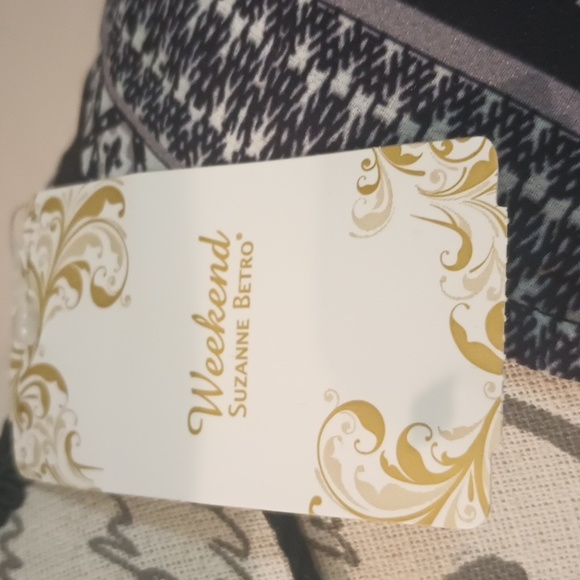 Susan Betro tunic..Weekend wear, look good with legging - Picture 4 of 4